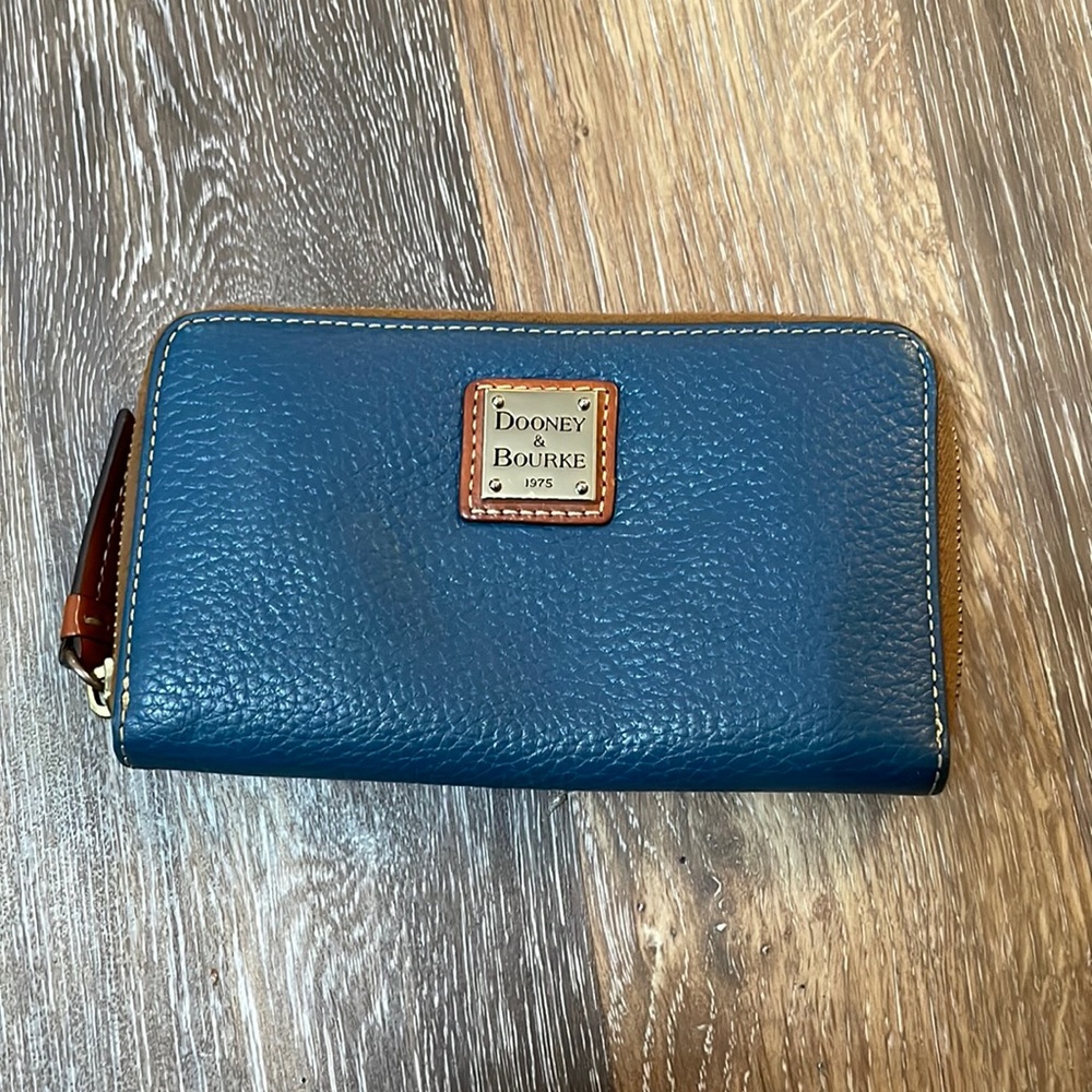 dooney & bourke wallet